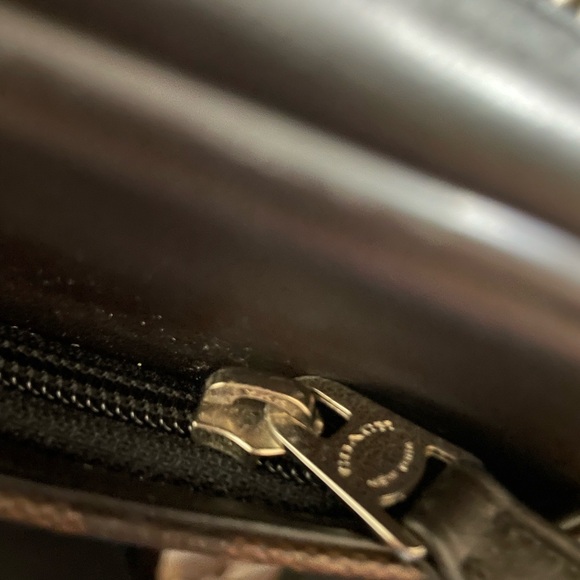 Want to look sharp in your office? This COACH briefcase/laptop bag will do it!! - Picture 4 of 6